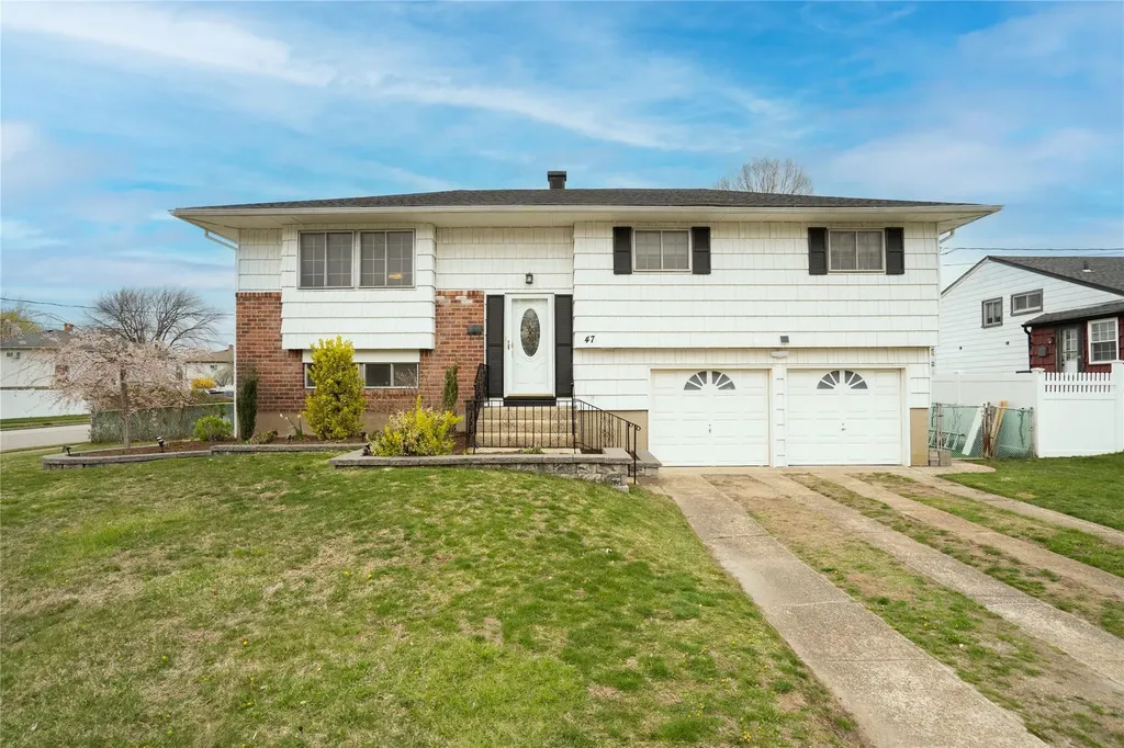 47 Bowling Lane Deer Park NY 11729
