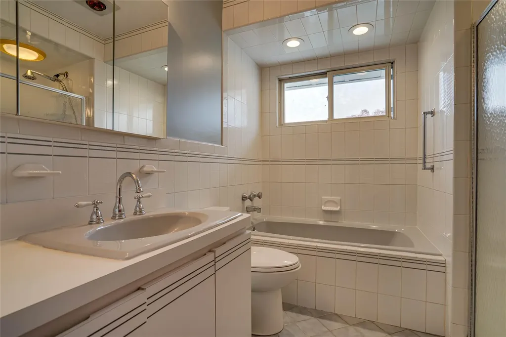 47 Bowling Lane Deer Park NY 11729