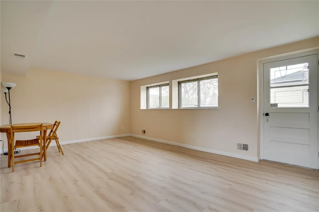 47 Bowling Lane Deer Park NY 11729