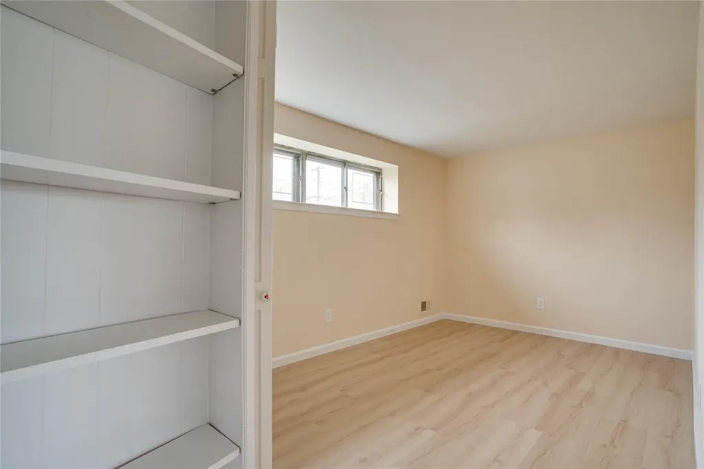 47 Bowling Lane Deer Park NY 11729