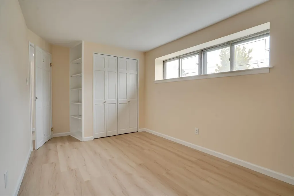 47 Bowling Lane Deer Park NY 11729