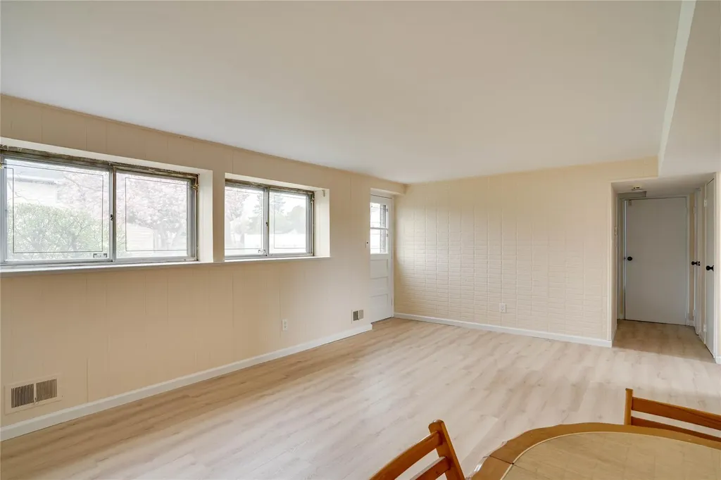 47 Bowling Lane Deer Park NY 11729