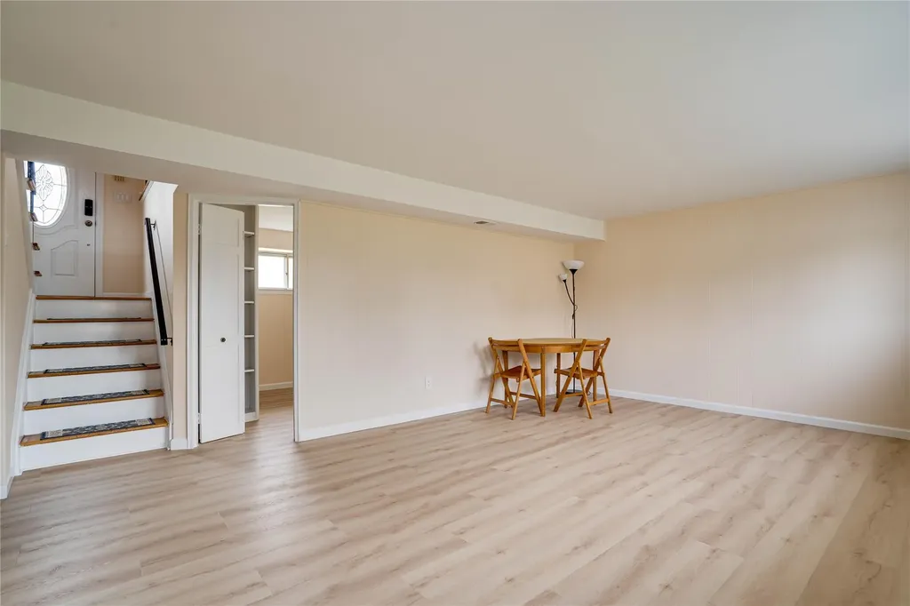 47 Bowling Lane Deer Park NY 11729