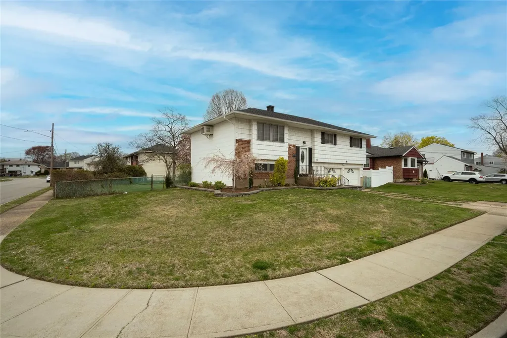 47 Bowling Lane Deer Park NY 11729