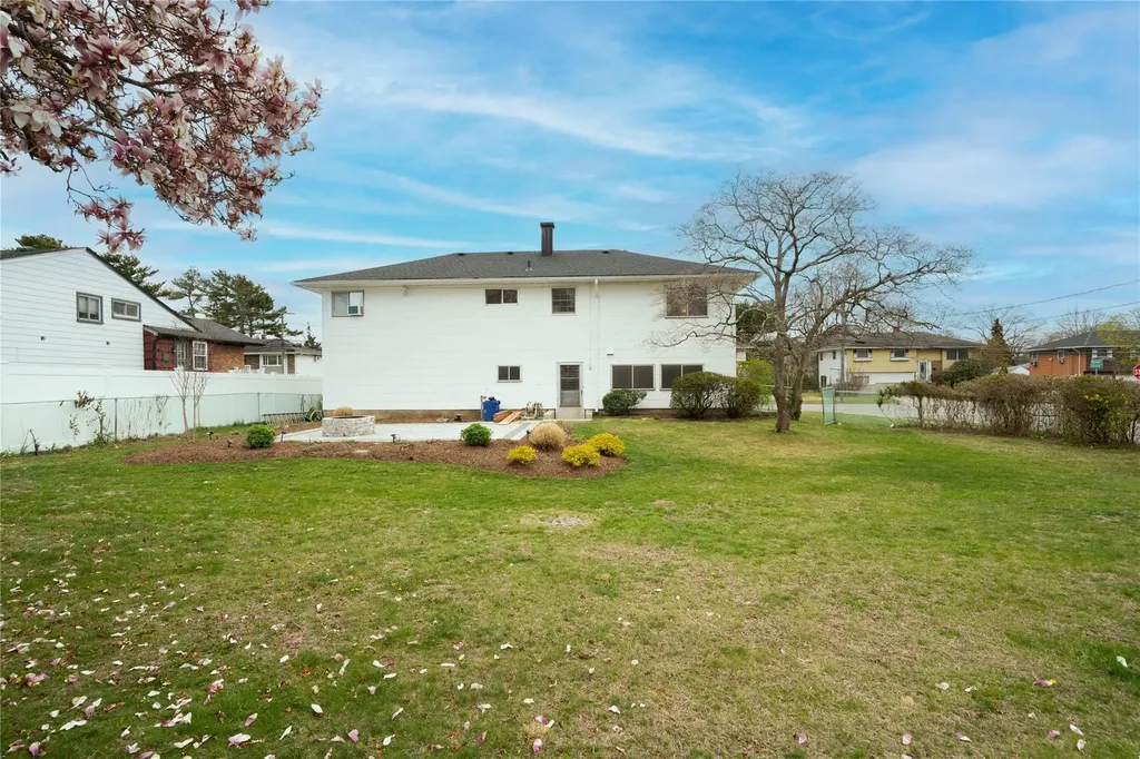 47 Bowling Lane Deer Park NY 11729