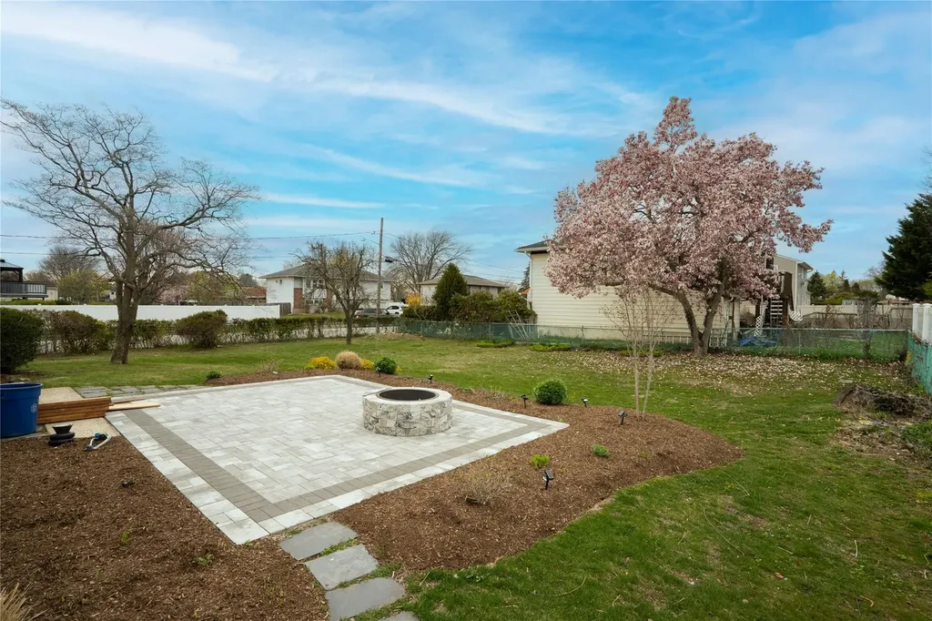 47 Bowling Lane Deer Park NY 11729