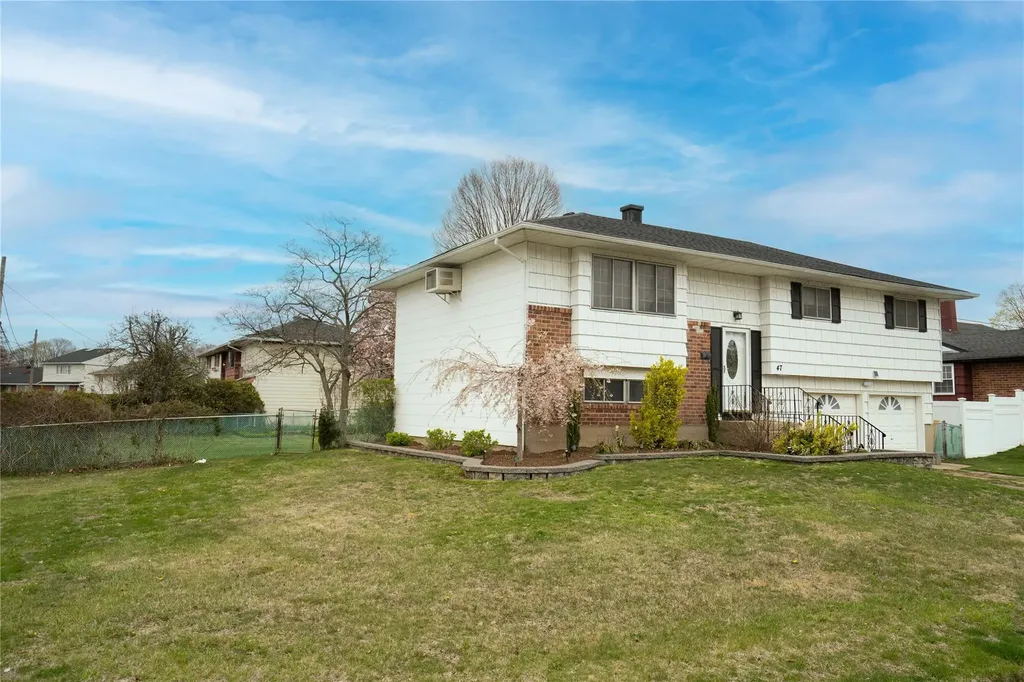 47 Bowling Lane Deer Park NY 11729
