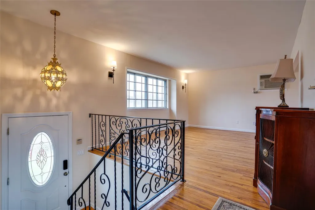 47 Bowling Lane Deer Park NY 11729