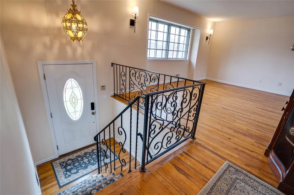 47 Bowling Lane Deer Park NY 11729