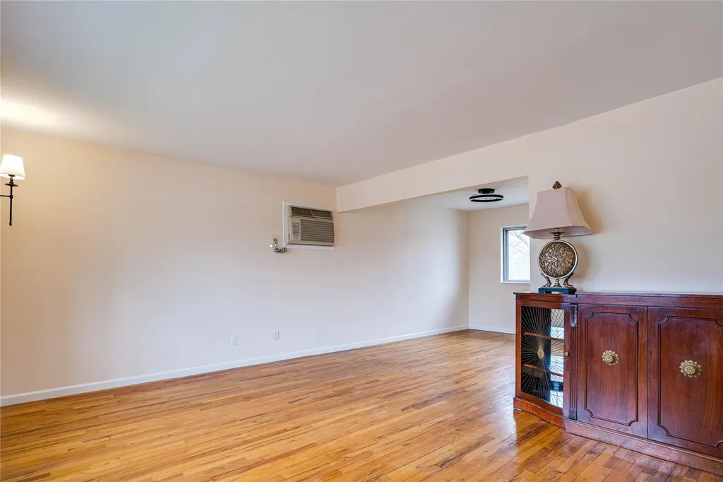 47 Bowling Lane Deer Park NY 11729
