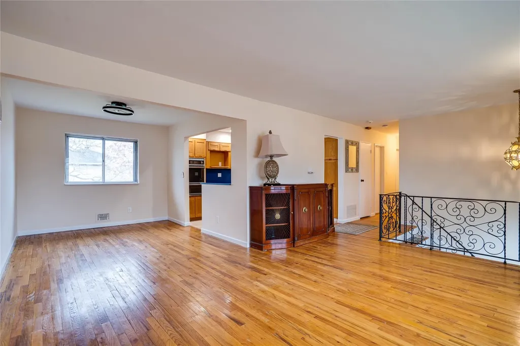 47 Bowling Lane Deer Park NY 11729