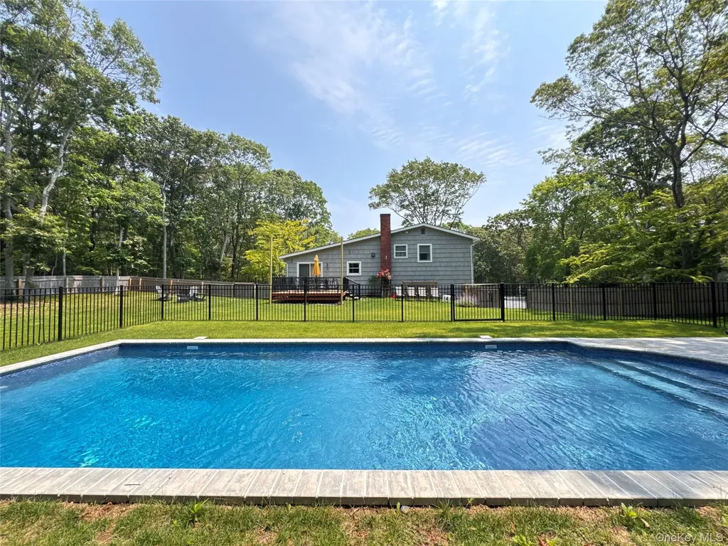 3 Debbie Trail Hampton Bays NY 11946