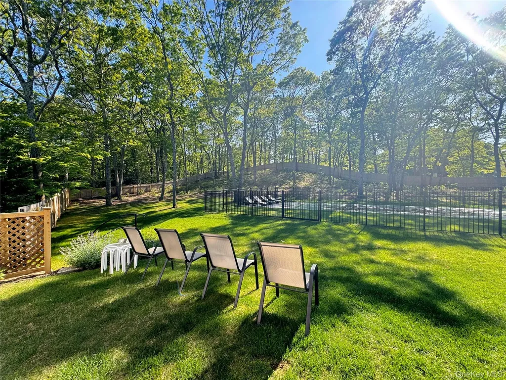 3 Debbie Trail Hampton Bays NY 11946