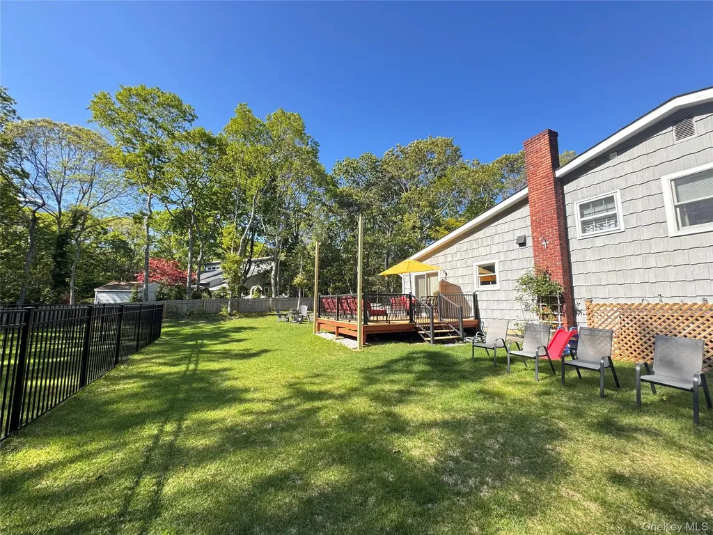 3 Debbie Trail Hampton Bays NY 11946