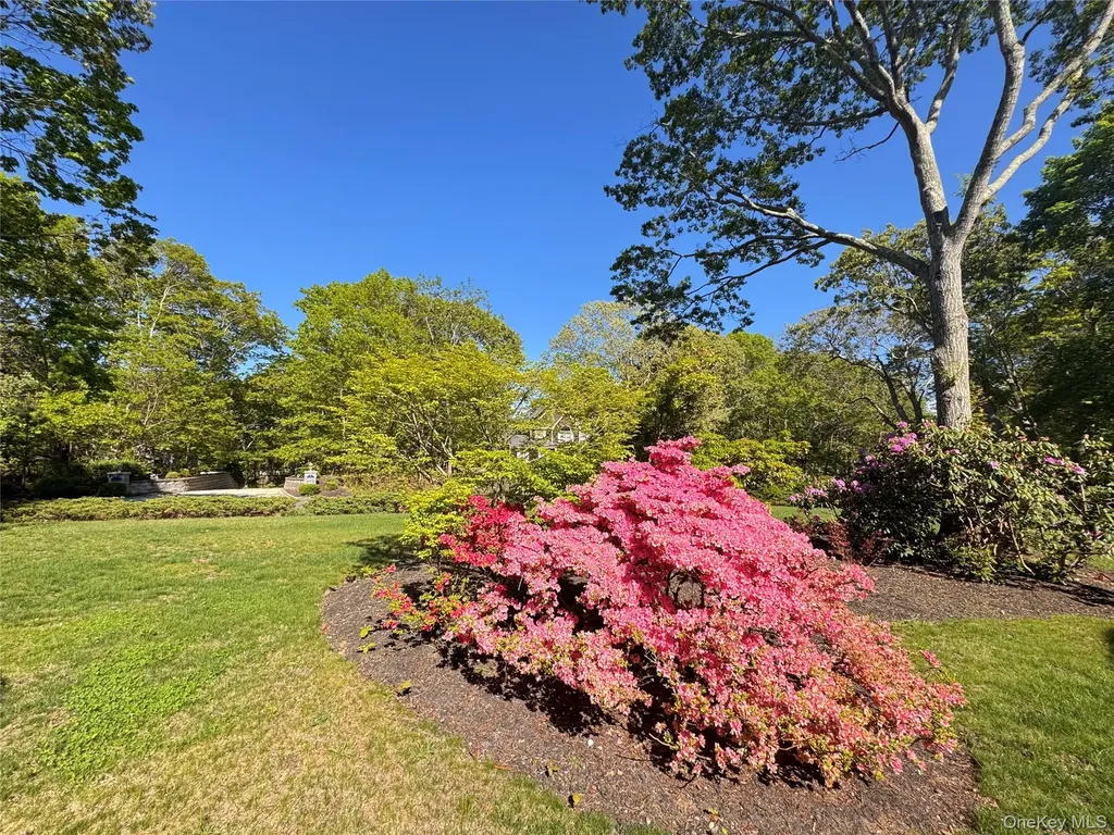 3 Debbie Trail Hampton Bays NY 11946