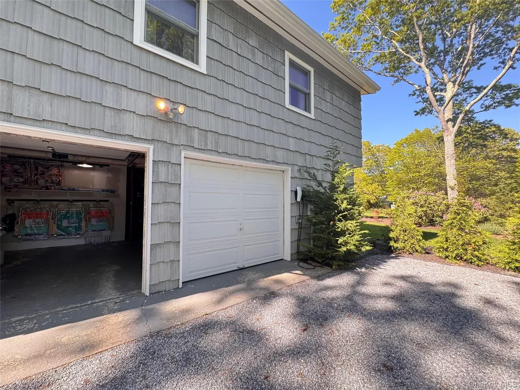 3 Debbie Trail Hampton Bays NY 11946