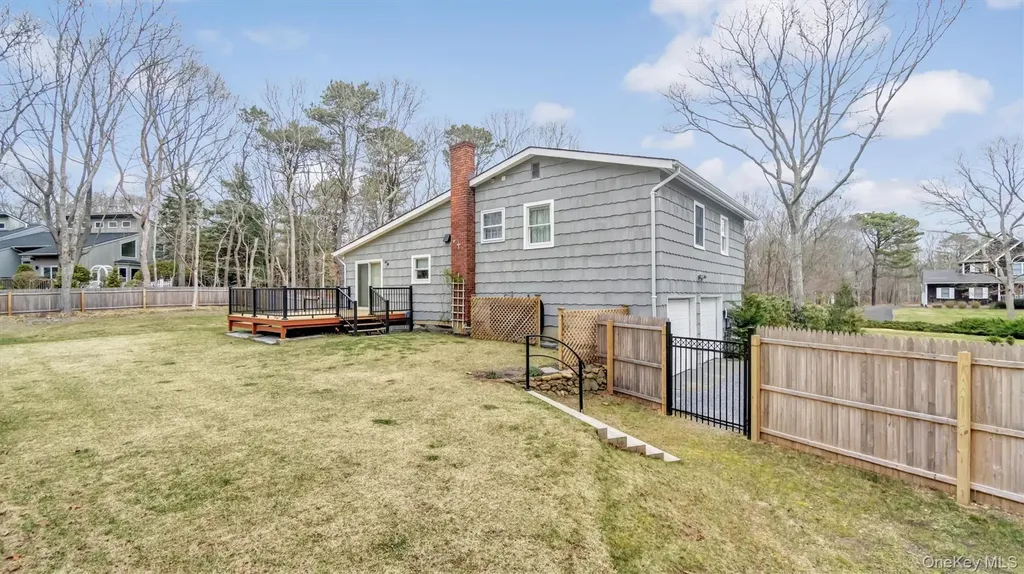 3 Debbie Trail Hampton Bays NY 11946
