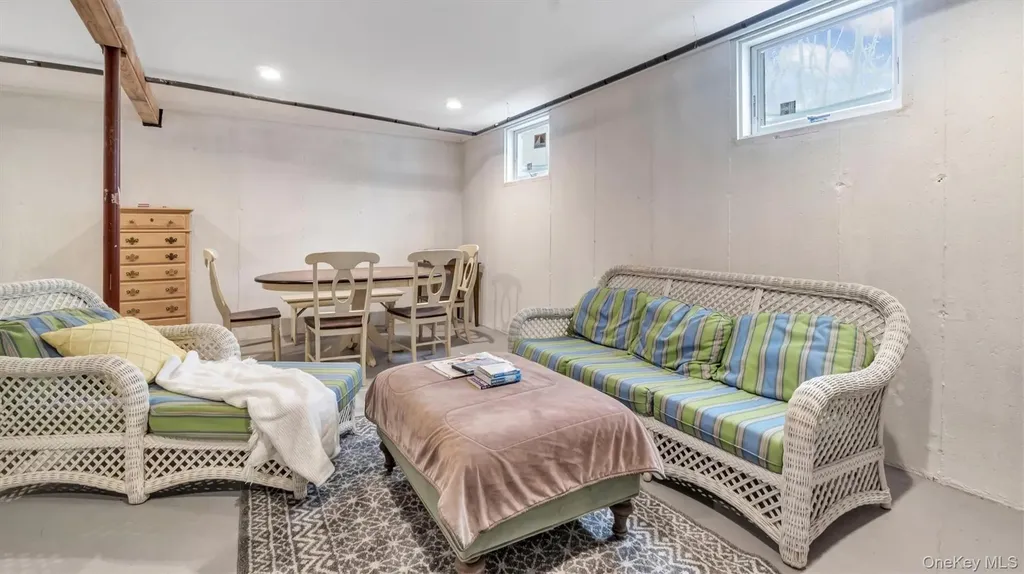 3 Debbie Trail Hampton Bays NY 11946