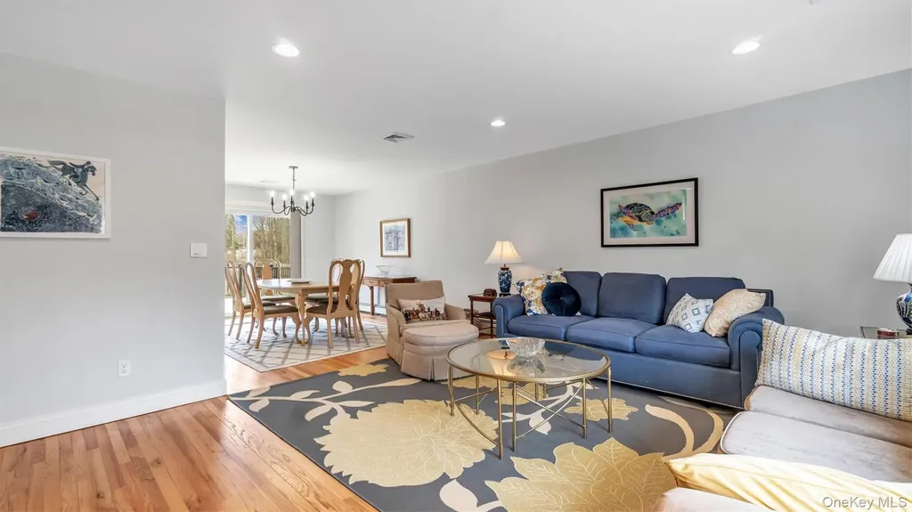 3 Debbie Trail Hampton Bays NY 11946