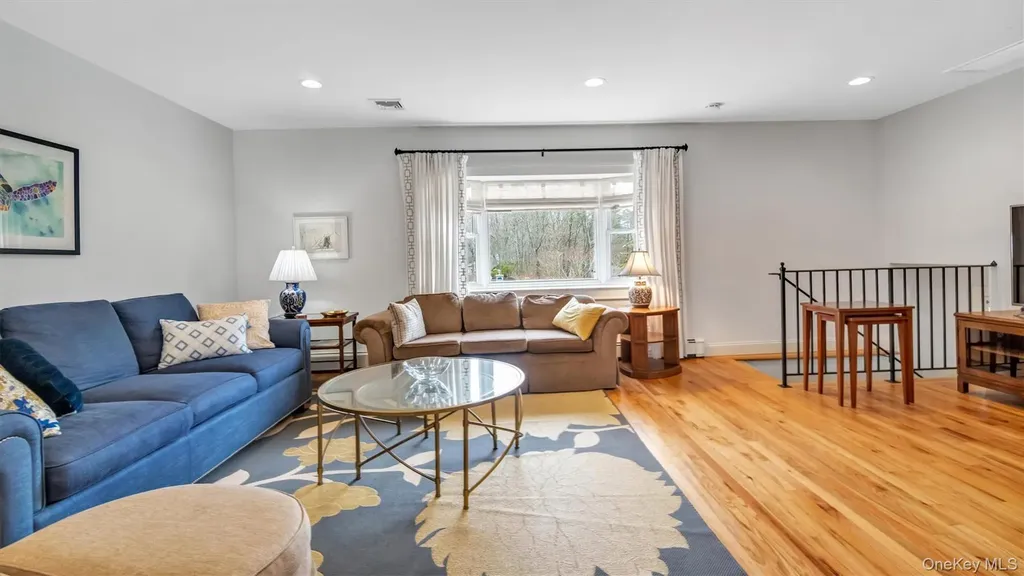 3 Debbie Trail Hampton Bays NY 11946
