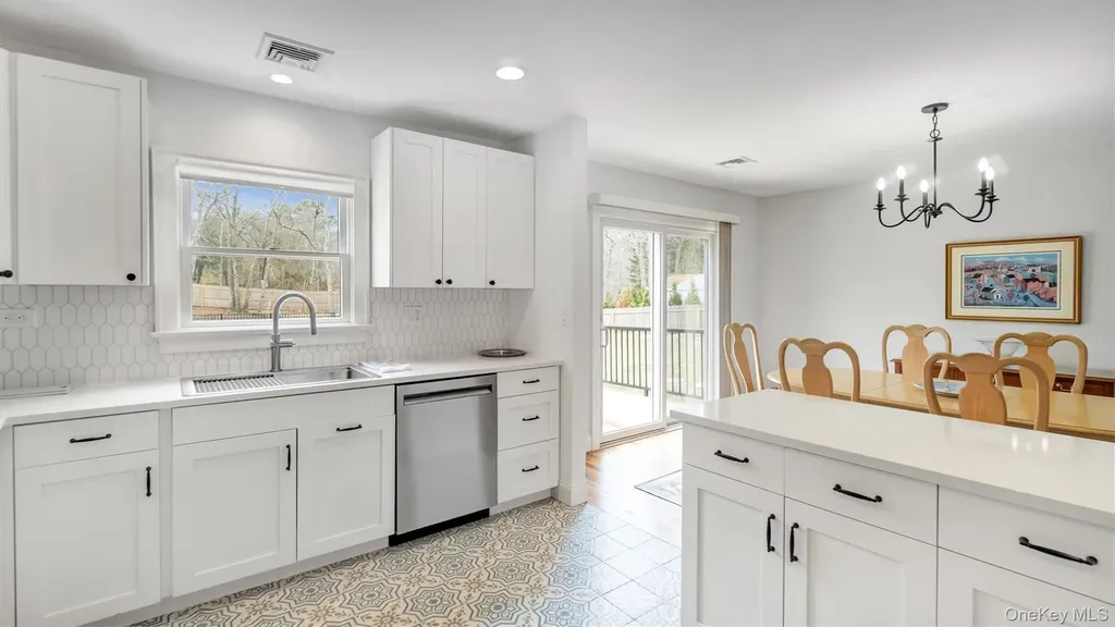 3 Debbie Trail Hampton Bays NY 11946