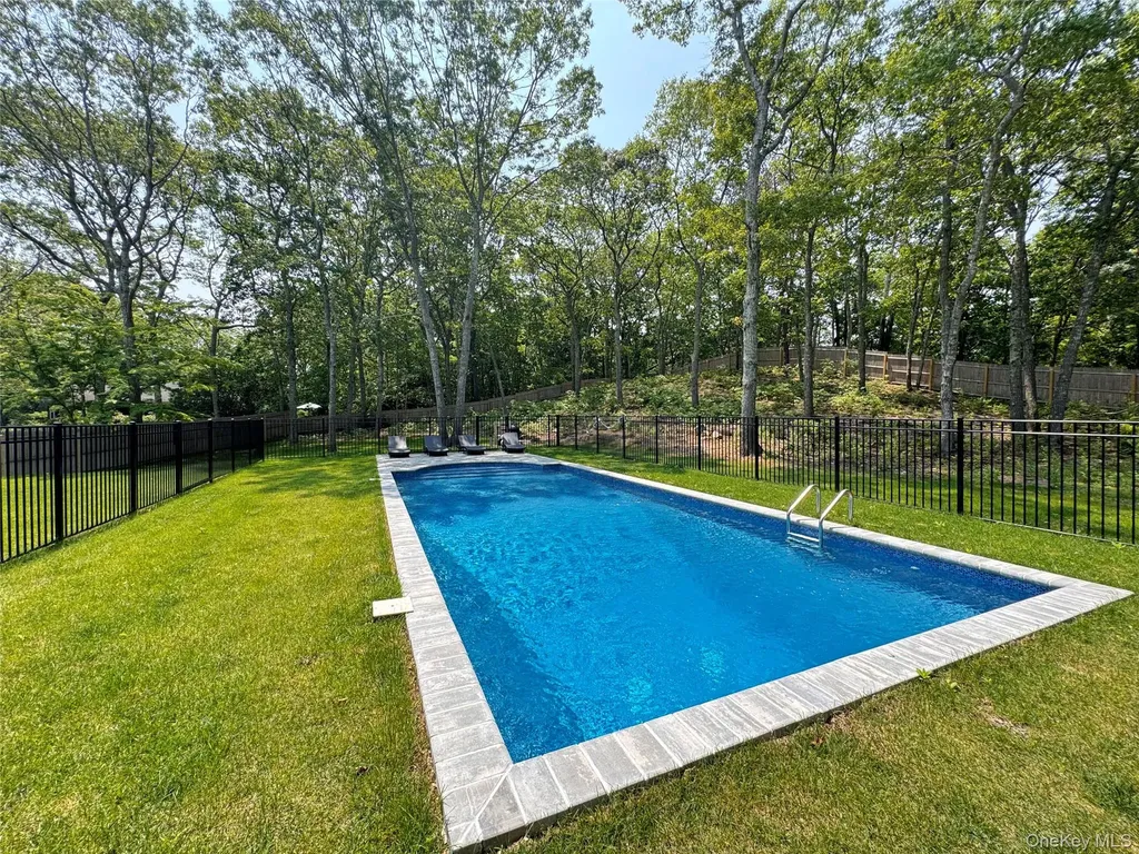 3 Debbie Trail Hampton Bays NY 11946