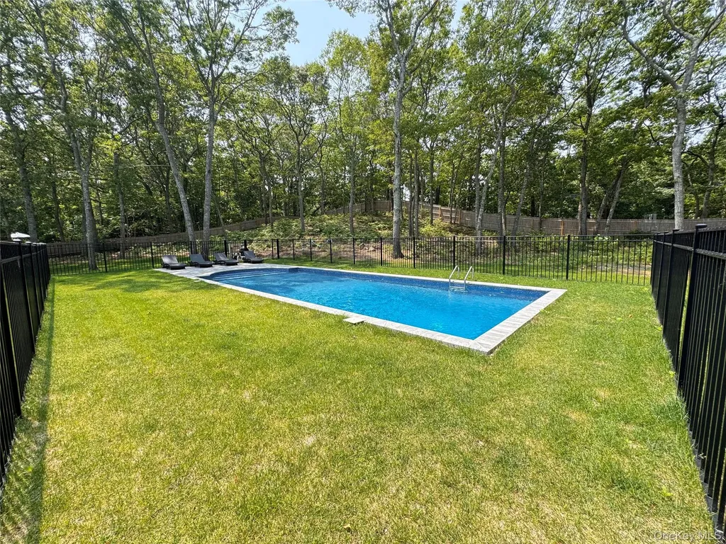 3 Debbie Trail Hampton Bays NY 11946