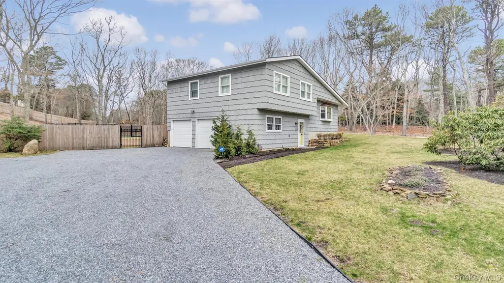 3 Debbie Trail Hampton Bays NY 11946