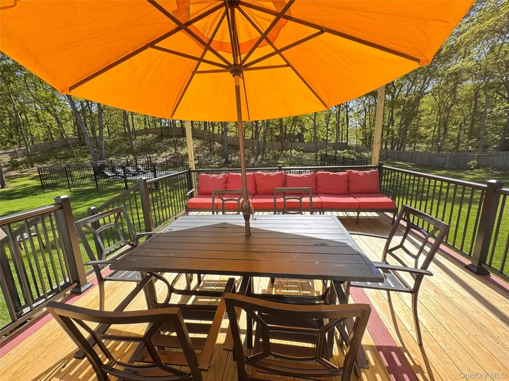 3 Debbie Trail Hampton Bays NY 11946