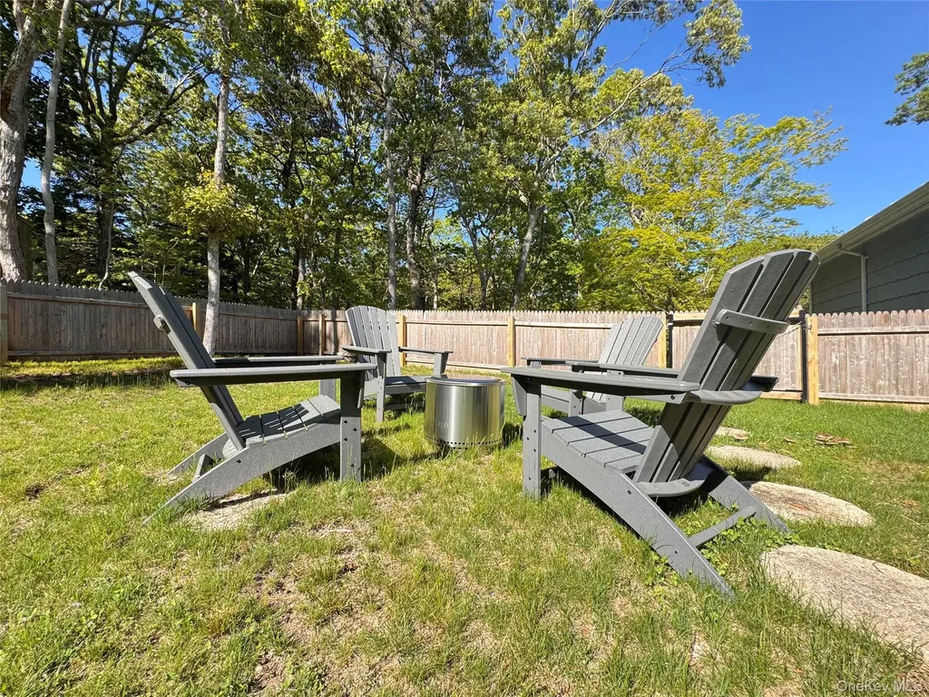 3 Debbie Trail Hampton Bays NY 11946