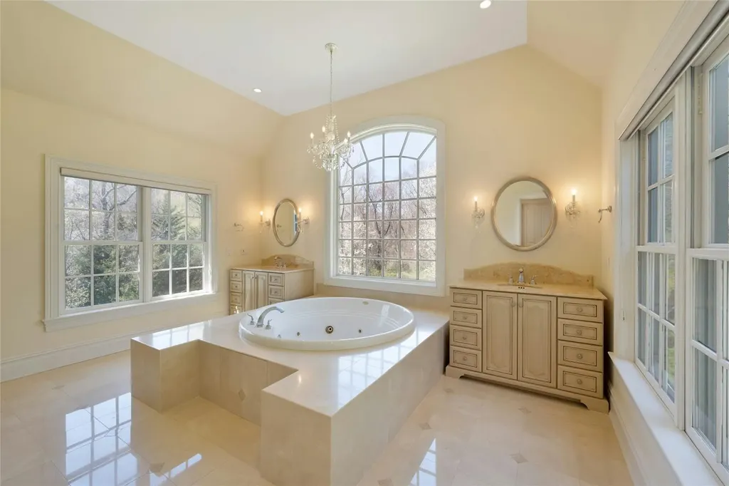 85 Woodlands Road Harrison NY 10528
