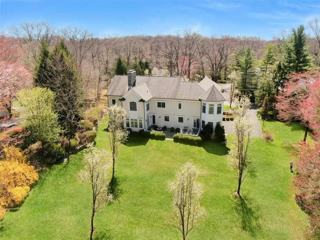 85 Woodlands Road Harrison NY 10528