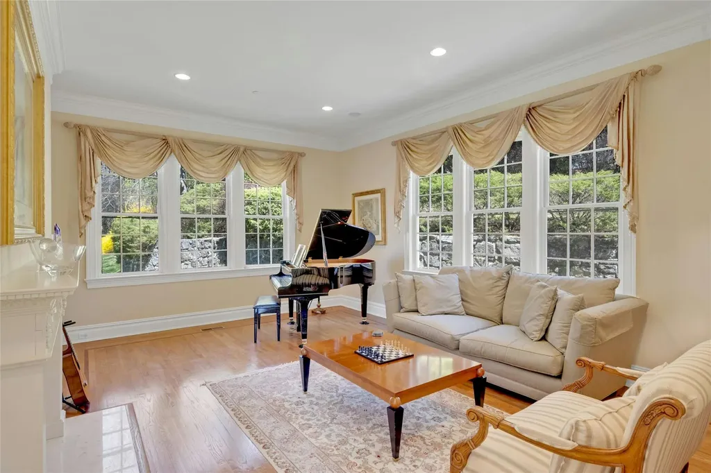 85 Woodlands Road Harrison NY 10528