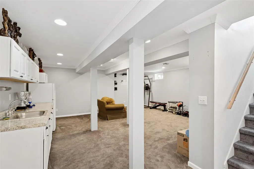 1 Queens Road Miller Place NY 11764