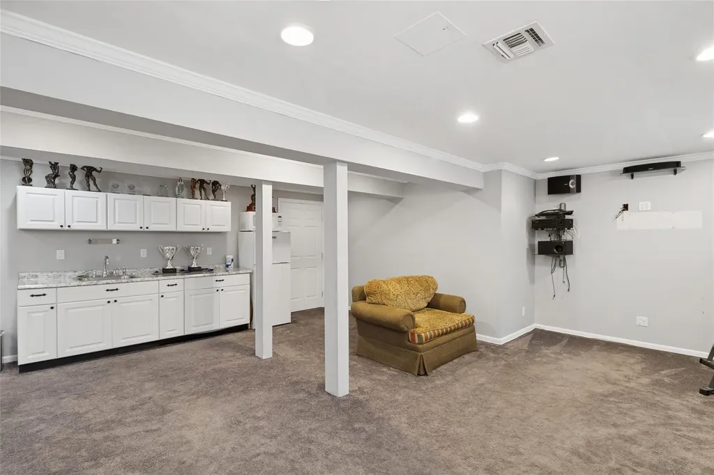 1 Queens Road Miller Place NY 11764