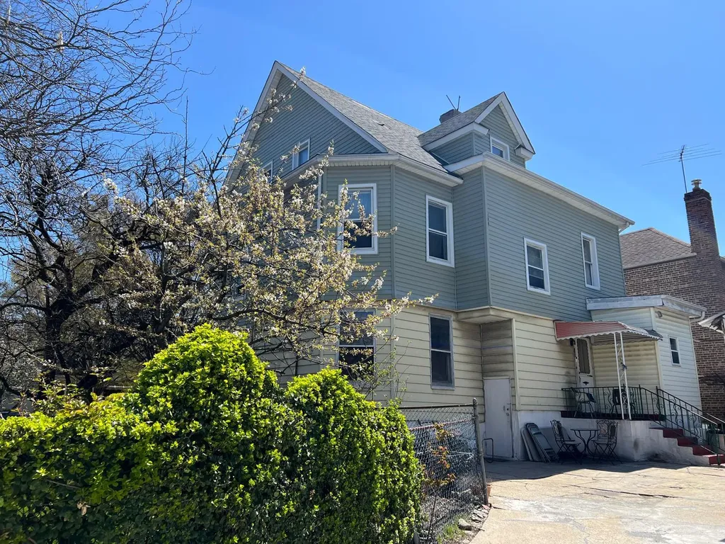 1006 E 31st Street Brooklyn NY 11210