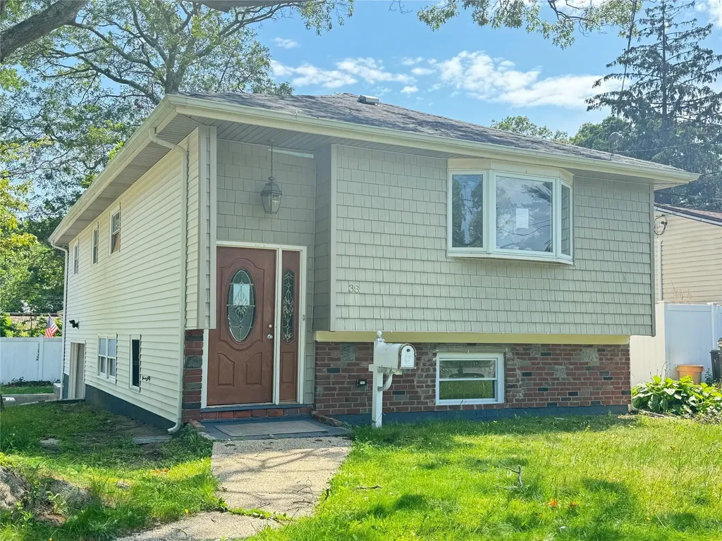 38 Moffitt Boulevard East Islip NY 11730
