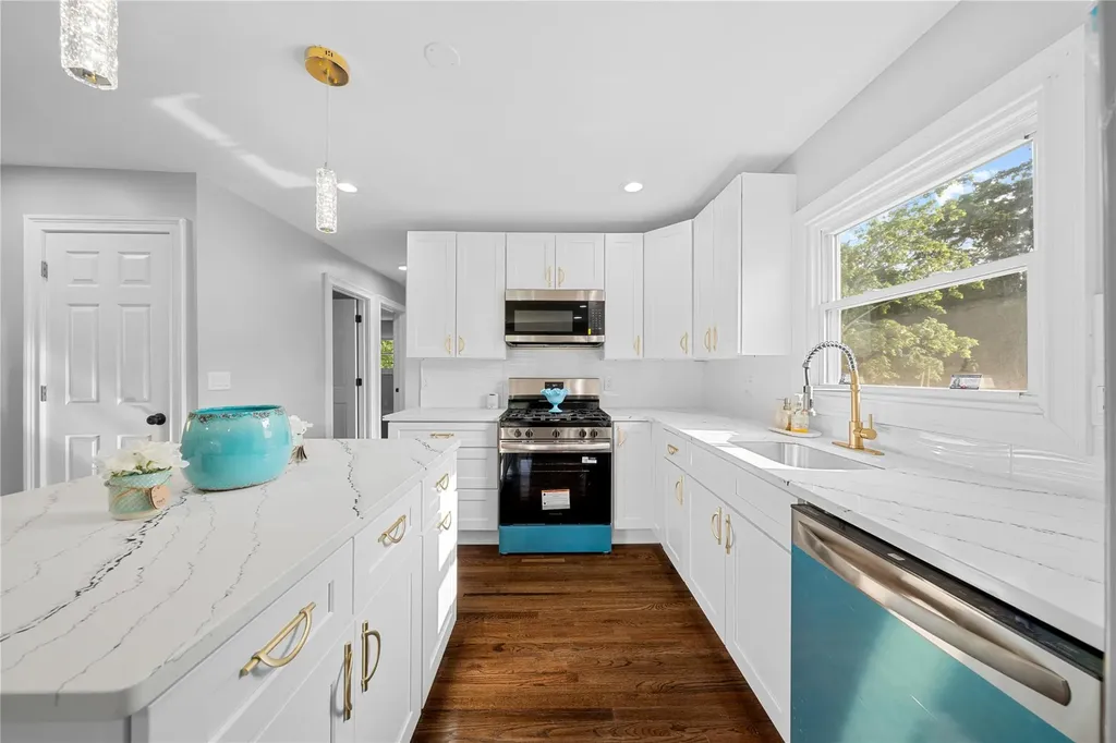 38 Moffitt Boulevard East Islip NY 11730
