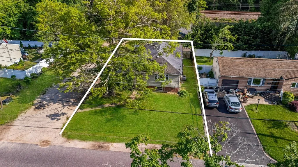 38 Moffitt Boulevard East Islip NY 11730