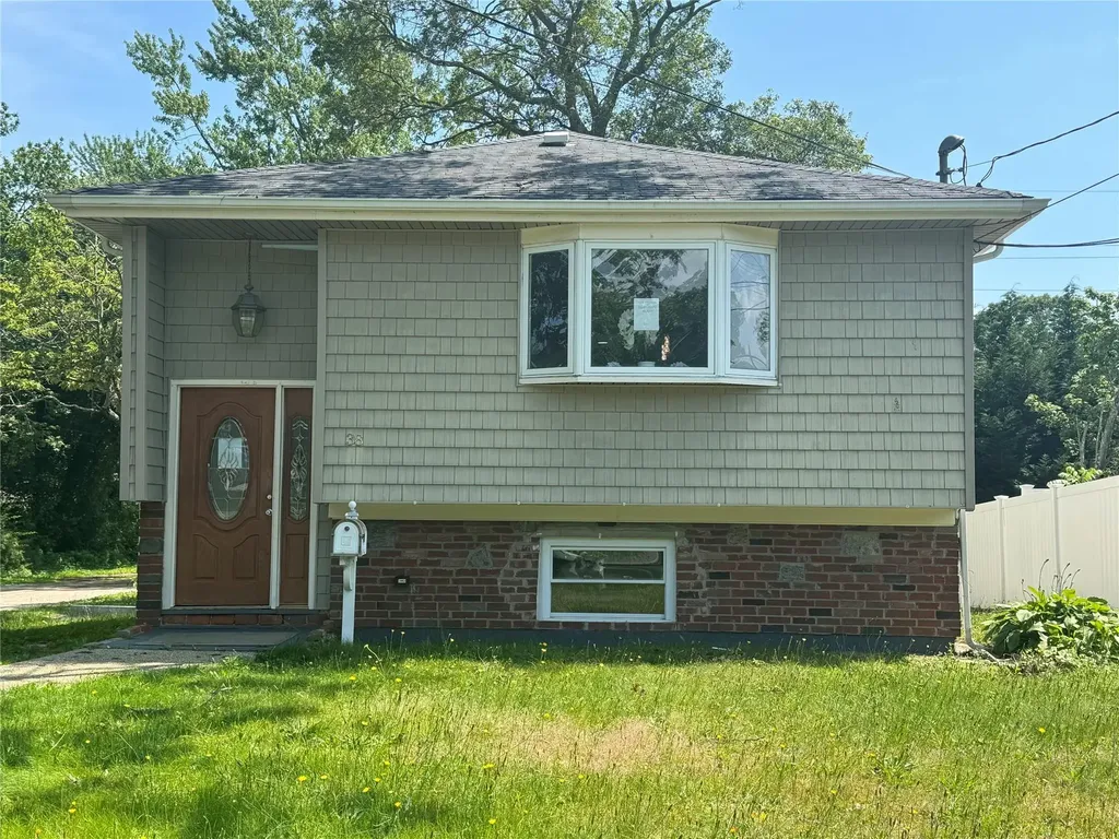 38 Moffitt Boulevard East Islip NY 11730