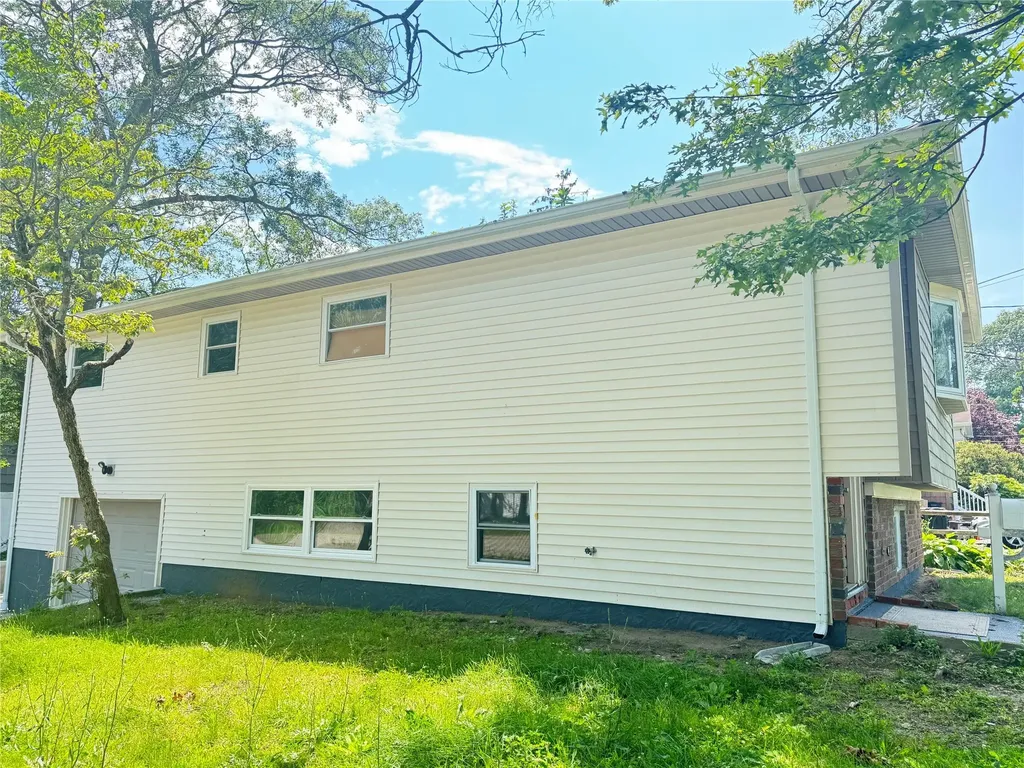 38 Moffitt Boulevard East Islip NY 11730