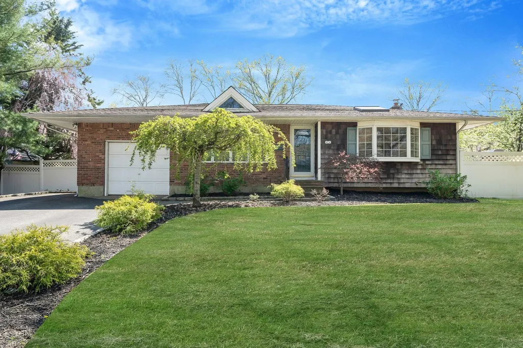 92 Dovecote Lane Commack NY 11725