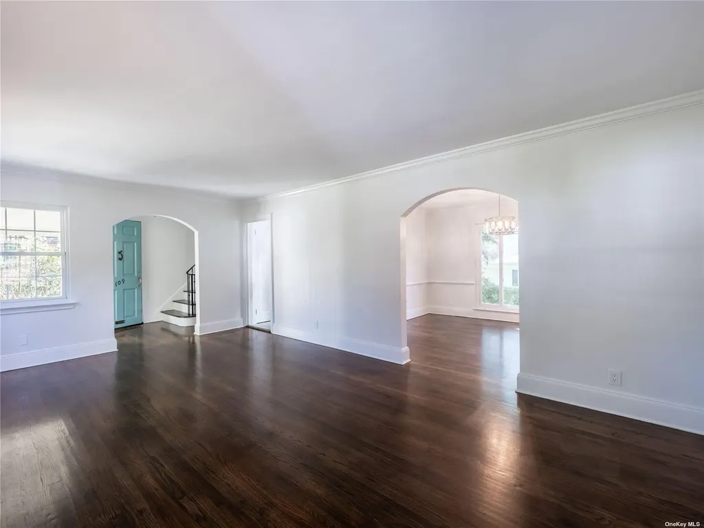 109 Chase Road Manhasset NY 11030