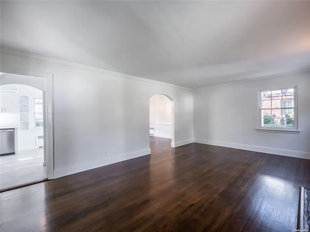 109 Chase Road Manhasset NY 11030