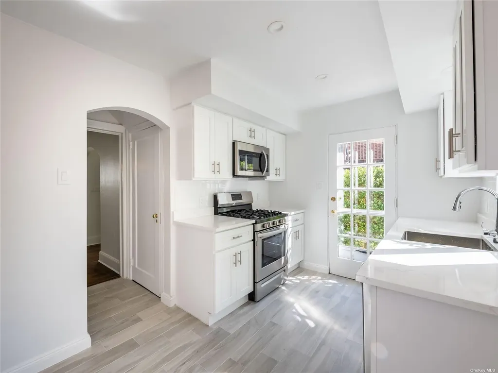 109 Chase Road Manhasset NY 11030