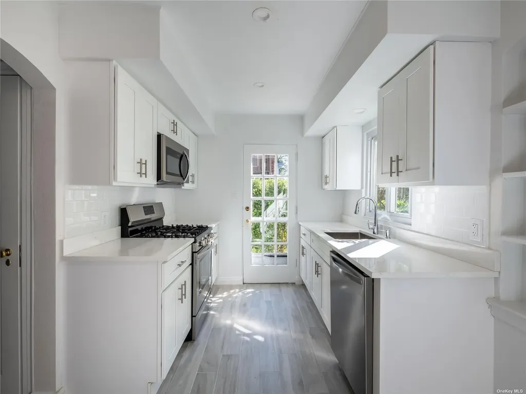 109 Chase Road Manhasset NY 11030