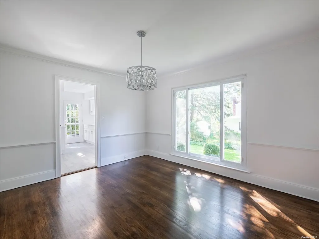 109 Chase Road Manhasset NY 11030