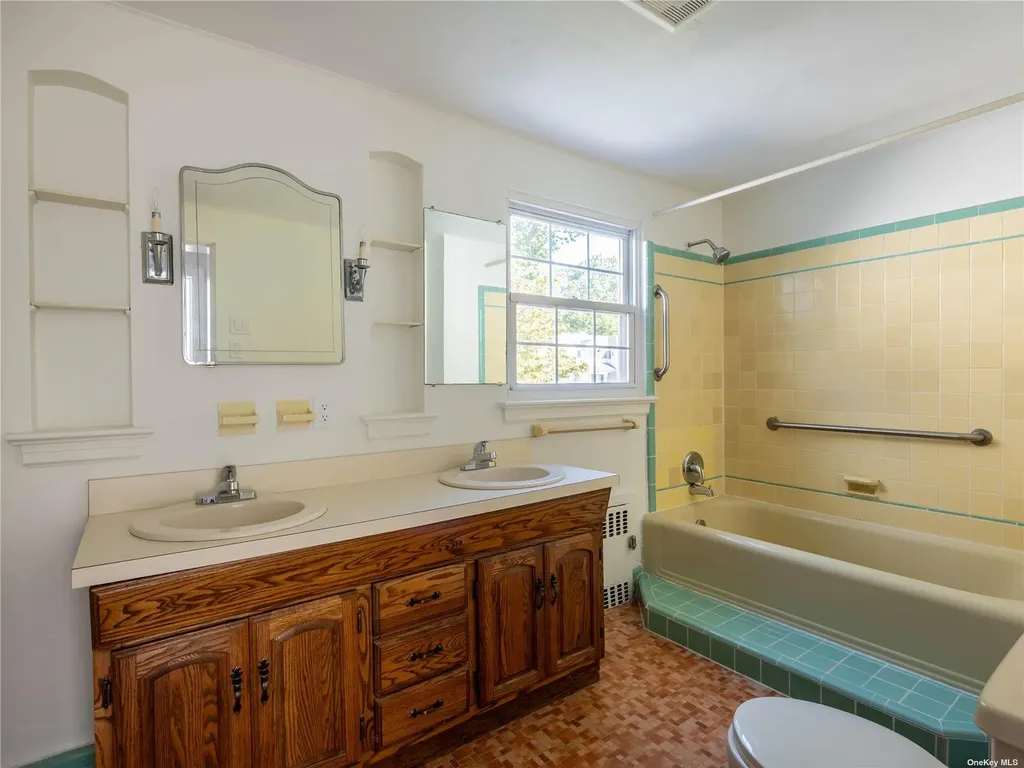 109 Chase Road Manhasset NY 11030