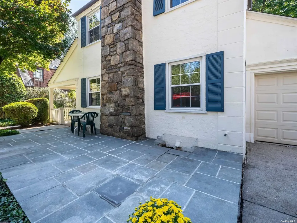 109 Chase Road Manhasset NY 11030