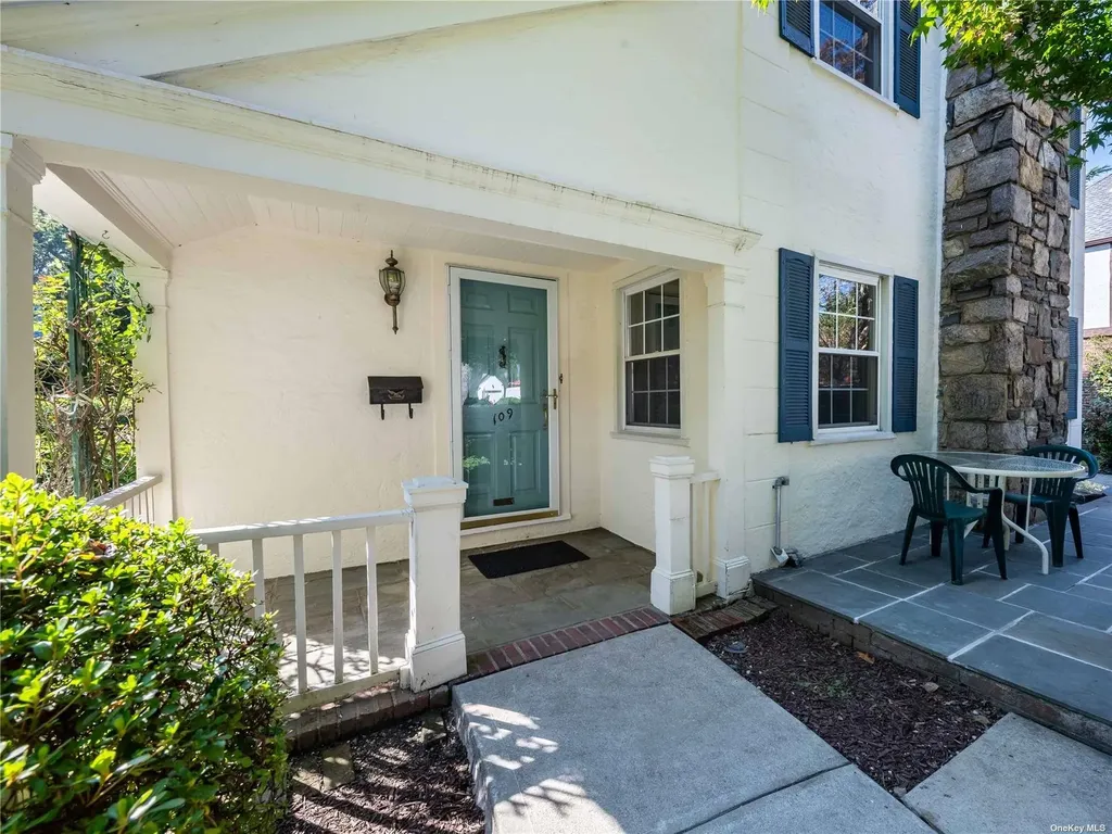 109 Chase Road Manhasset NY 11030